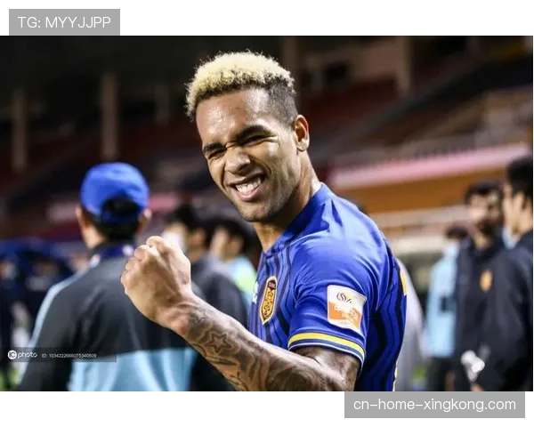 美洲豹队揭幕战升起冠军旗帜 开启新赛季征程